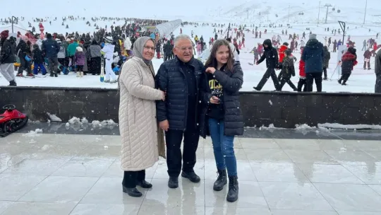 Başkan Büyükkılıç, Erciyes Kayak Merkezi'nde kayak severlerle buluştu