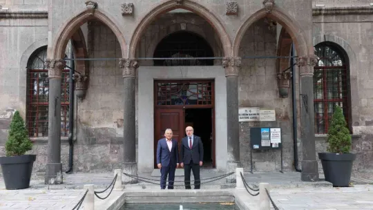 Başkan Büyükkılıç, ERÜ ve KAYÜ rektörleri ile bir araya geldi