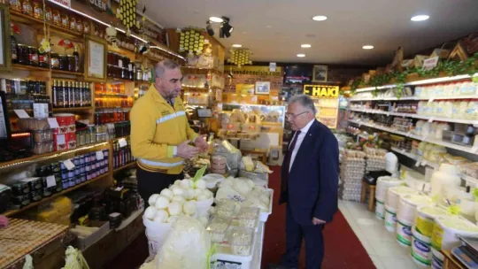 Başkan Büyükkılıç esnaf ziyaretlerine Erciyes'te devam etti