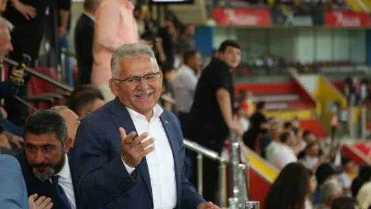 Başkan Büyükkılıç, galibiyeti taraftarlarla kutladı