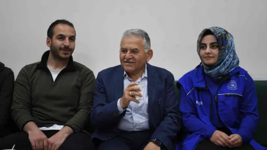 Başkan Büyükkılıç gençlerin davetini geri çevirmedi