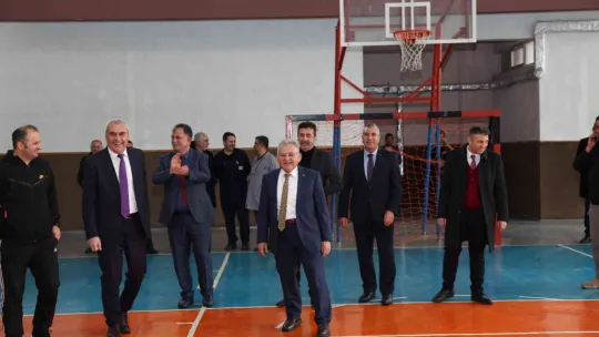 Başkan Büyükkılıç, Meslek Liseli gençlerle kucaklaştı