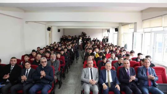 Başkan Büyükkılıç, Meslek Liseli gençlerle kucaklaştı