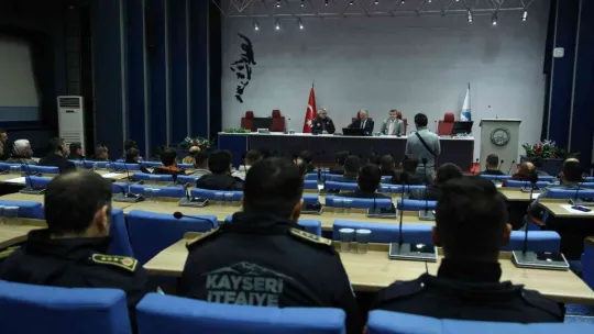 Başkan Büyükkılıç, göreve yeni başlayan itfaiyecilerle bir araya geldi