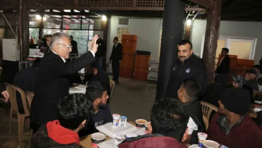 Başkan Büyükkılıç iftarını vatandaşla açtı