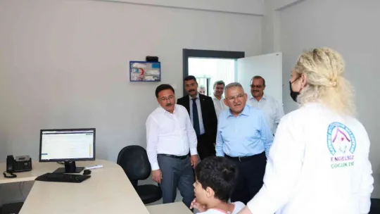 Başkan Büyükkılıç ile Vali Çiçek'ten özel çocuklar ve ulu çınarlara ziyaret