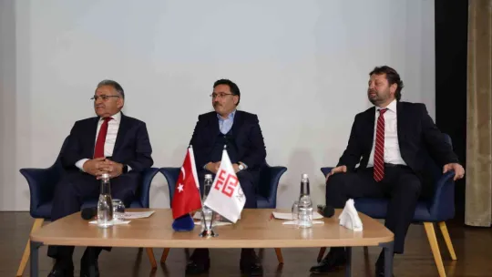Başkan Büyükkılıç ile Vali Çiçek, AGÜ'de Teknofest gençliğiyle buluştu