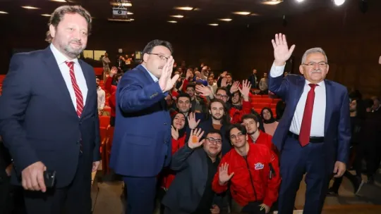 Başkan Büyükkılıç ile Vali Çiçek, AGÜ'de Teknofest gençliğiyle buluştu