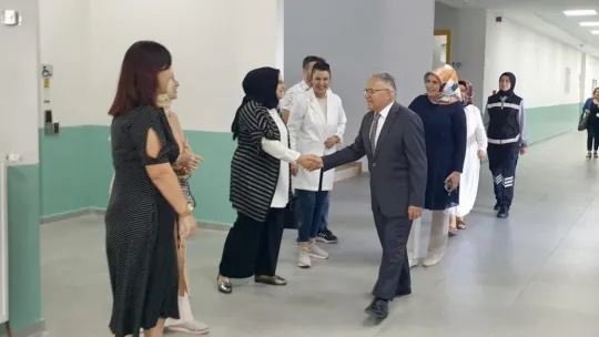 Başkan Büyükkılıç, İlmiye-Ahmet Nuri Büyükkılıç İlkokulu'nda miniklerin heyecanına ortak oldu