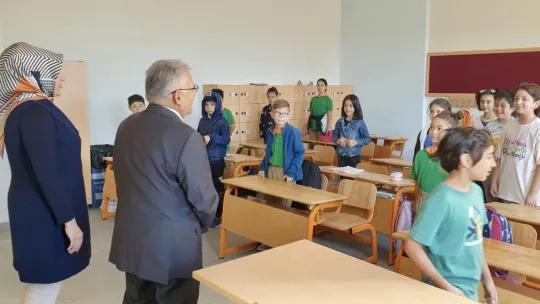 Başkan Büyükkılıç, İlmiye-Ahmet Nuri Büyükkılıç İlkokulu'nda miniklerin heyecanına ortak oldu