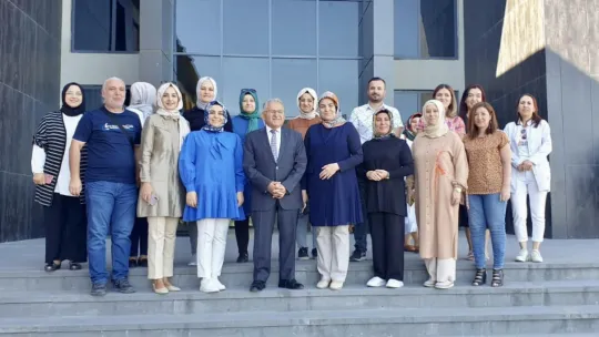 Başkan Büyükkılıç, İlmiye-Ahmet Nuri Büyükkılıç İlkokulu'nda miniklerin heyecanına ortak oldu