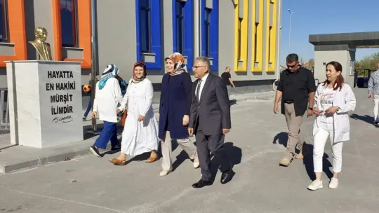 Başkan Büyükkılıç, İlmiye-Ahmet Nuri Büyükkılıç İlkokulu'nda miniklerin heyecanına ortak oldu