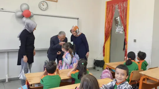 Başkan Büyükkılıç, İlmiye-Ahmet Nuri Büyükkılıç İlkokulu'nda miniklerin heyecanına ortak oldu
