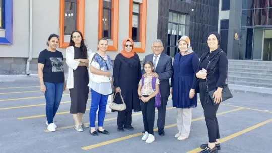 Başkan Büyükkılıç, İlmiye-Ahmet Nuri Büyükkılıç İlkokulu'nda miniklerin heyecanına ortak oldu