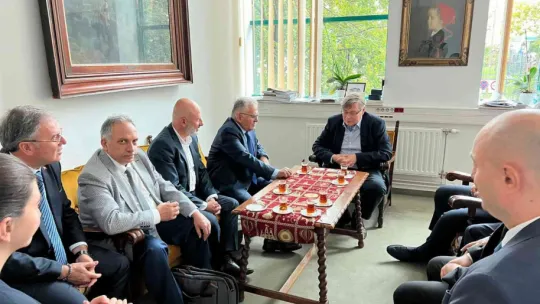 Başkan Büyükkılıç'ın Macaristan temasları sürüyor