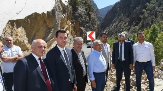 Kapuzbaşı yolunda sıcak asfalt çalışmaları devam ediyor