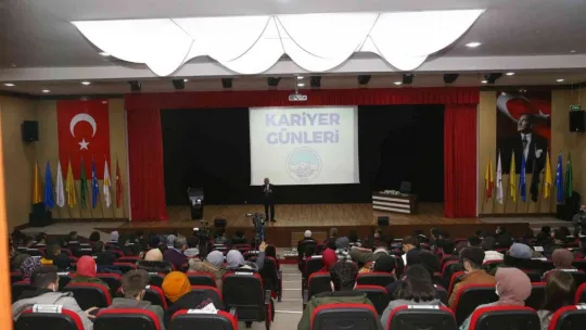 Başkan Büyükkılıç, Kariyer Günleri'nde 300 öğrenciyle bir araya geldi