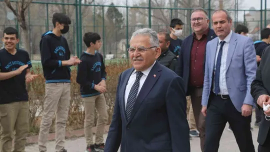 Başkan Büyükkılıç Kariyer Günleri'ne Bünyan'da devam etti