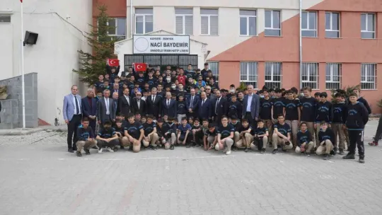 Başkan Büyükkılıç Kariyer Günleri'ne Bünyan'da devam etti