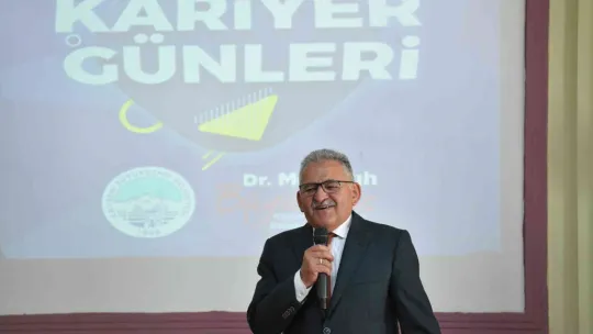 Başkan Büyükkılıç, Kariyer Günleri'nde öğrencilerle buluştu