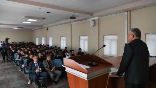 Başkan Büyükkılıç, Kariyer Günleri'nde öğrencilerle buluştu