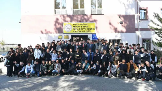 Başkan Büyükkılıç, Kariyer Günleri'nde öğrencilerle buluştu