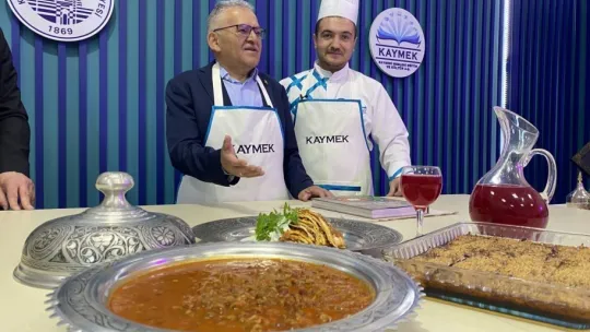 Başkan Büyükkılıç, KAYMEK mutfağında hünerlerini sergiledi