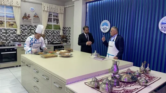 Başkan Büyükkılıç, KAYMEK mutfağında hünerlerini sergiledi