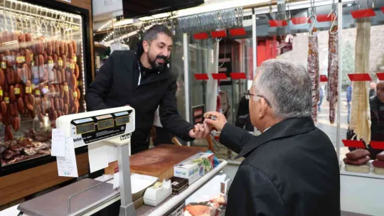 Başkan Büyükkılıç, Kazancılar Çarşısı'nda Esnafları Gezdi