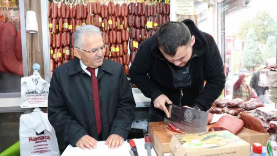 Başkan Büyükkılıç, Kazancılar Çarşısı'nda Esnafları Gezdi