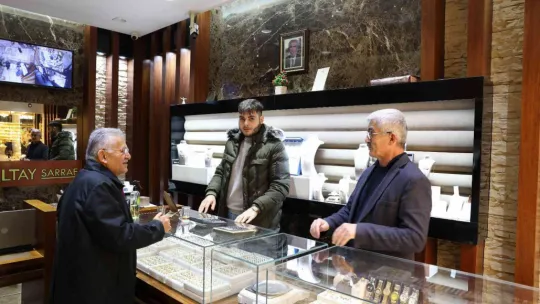 Başkan Büyükkılıç, Kazancılar Çarşısı'nda Esnafları Gezdi