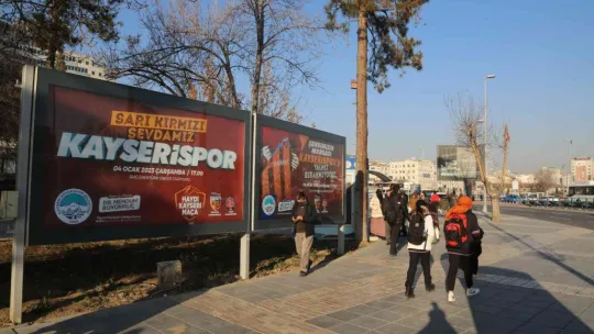 Başkan Büyükkılıç, kenti sarı kırmızı ile donattı