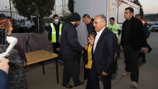 Başkan Büyükkılıç, Konteyner Kent'te depremzedelerle bir araya geldi