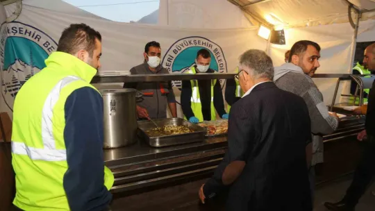 Başkan Büyükkılıç, Konteyner Kent'te depremzedelerle bir araya geldi