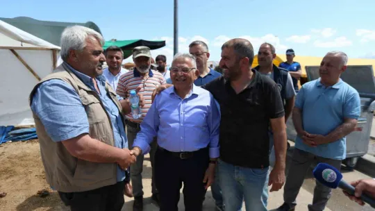 Başkan Büyükkılıç, kurban pazarında sıkı pazarlığa katıldı