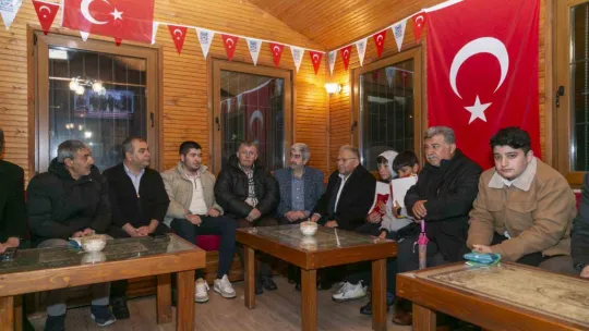 Başkan Büyükkılıç, mahalle mahalle geziyor, vatandaşla kucaklaşıyor