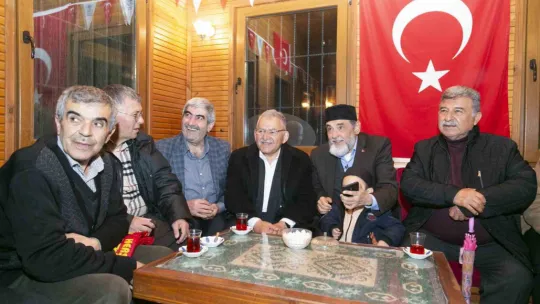 Başkan Büyükkılıç, mahalle mahalle geziyor, vatandaşla kucaklaşıyor