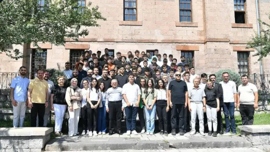 Başkan Büyükkılıç, Matematik Kampı Töreni'ne katıldı, öğrencilere belgelerini verdi