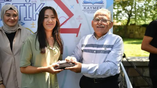Başkan Büyükkılıç, Matematik Kampı Töreni'ne katıldı, öğrencilere belgelerini verdi