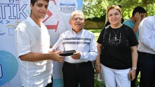 Başkan Büyükkılıç, Matematik Kampı Töreni'ne katıldı, öğrencilere belgelerini verdi