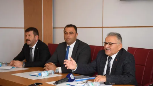 Başkan Büyükkılıç muhtarlar toplantısına Sarıoğlan ile devam etti