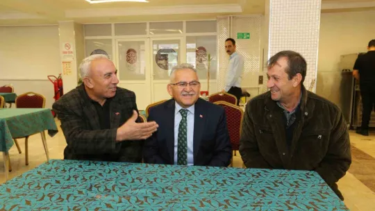 Başkan Büyükkılıç, öğle yemeğinde belediye personeli ile buluştu