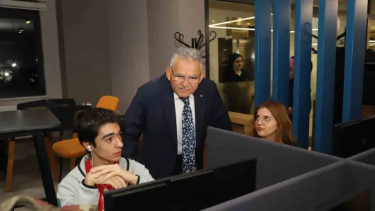 Başkan Büyükkılıç Öğrencilerle Buluştu