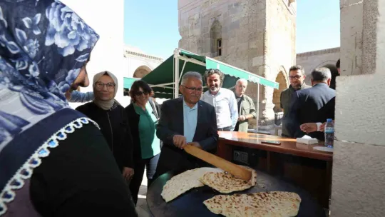 Başkan Büyükkılıç, öğrencilerle birlikte Sultanhanı'nda