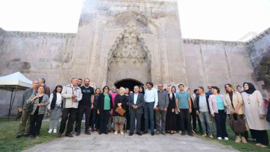 Başkan Büyükkılıç, öğrencilerle birlikte Sultanhanı'nda