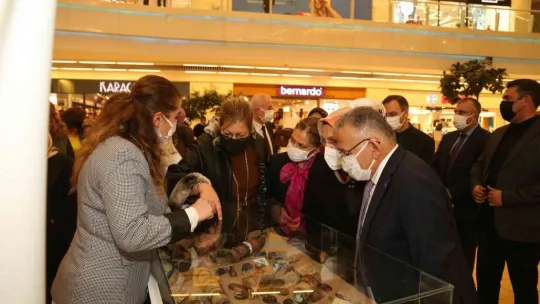 Başkan Büyükkılıç, özel tasarım deri aksesuarları sergisi'nin açılışına katıldı