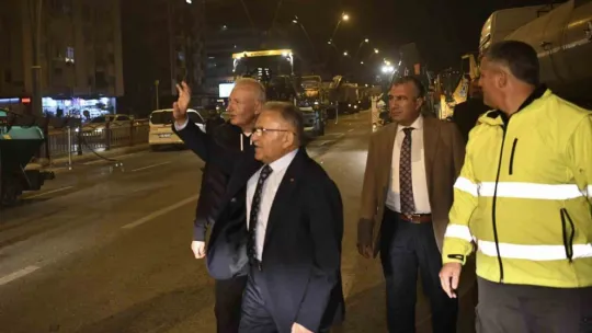 Başkan Büyükkılıç, personelin gece mesaisini yerinde inceledi