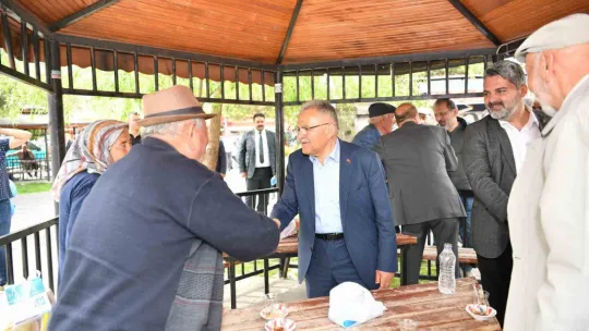Başkan Büyükkılıç, Pınarbaşı esnafı ve ilçe sakinleriyle kucaklaştı