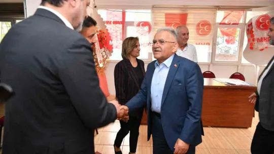 Başkan Büyükkılıç, Pınarbaşı esnafı ve ilçe sakinleriyle kucaklaştı