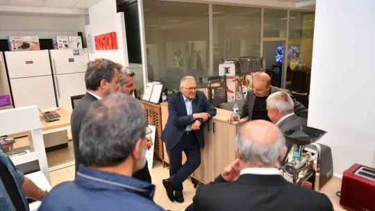 Başkan Büyükkılıç, Pınarbaşı esnafı ve ilçe sakinleriyle kucaklaştı